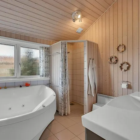Arnia - 100m From The Sea By Interhome *